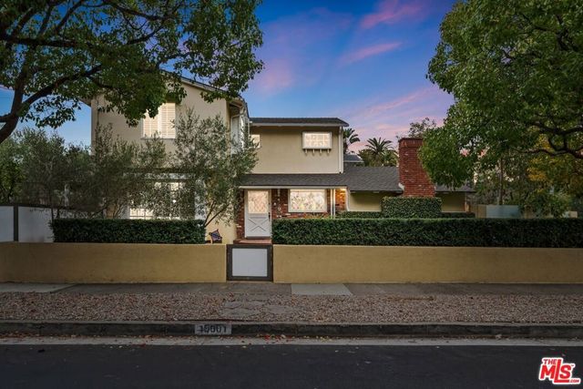 15901 Junaluska Way, Pacific Palisades, CA 90272