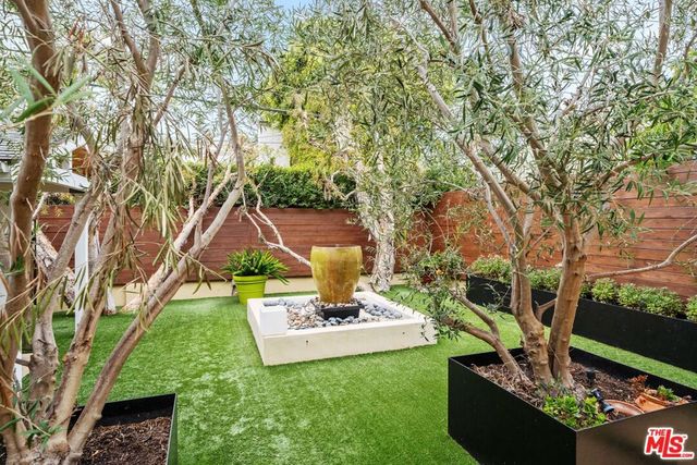 15901 Junaluska Way, Pacific Palisades, CA 90272