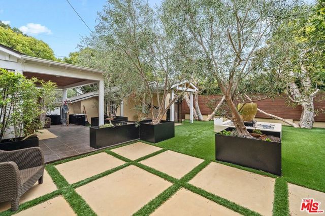 15901 Junaluska Way, Pacific Palisades, CA 90272