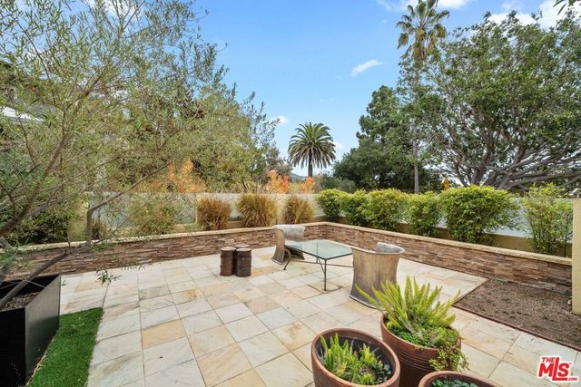 15901 Junaluska Way, Pacific Palisades, CA 90272