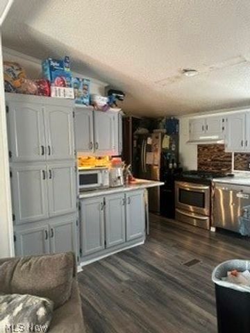 6390 Linda Lane, Ravenna, OH 44266