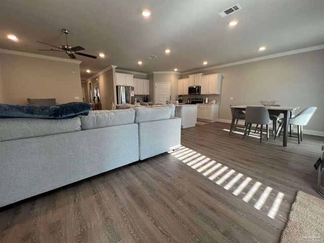 8421 Tippin Ave, Pensacola, FL 32504