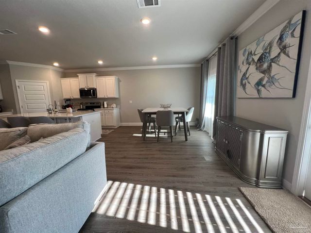 8421 Tippin Ave, Pensacola, FL 32504