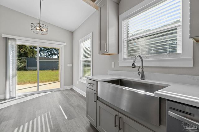 8421 Tippin Ave, Pensacola, FL 32504