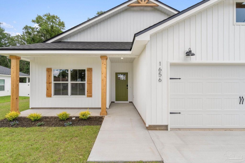 8421 Tippin Ave, Pensacola, FL 32504