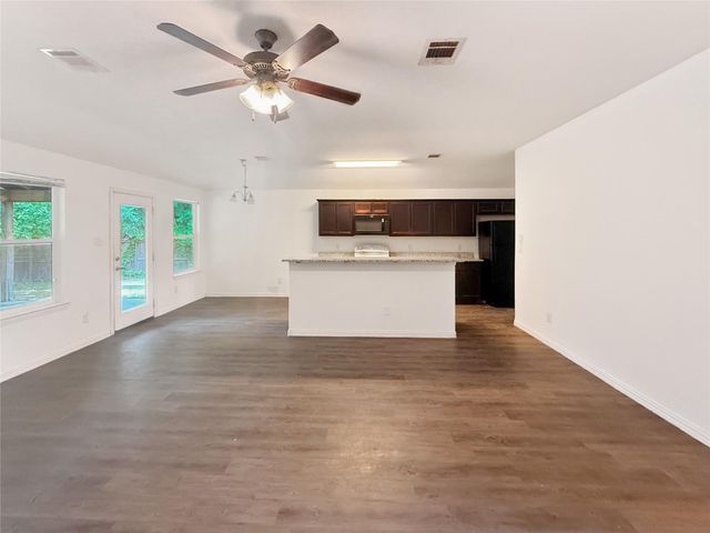 114 County Road 3554, Cleveland, TX 77327