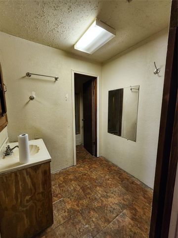 2219 County Road 227, East Bernard, TX 77435