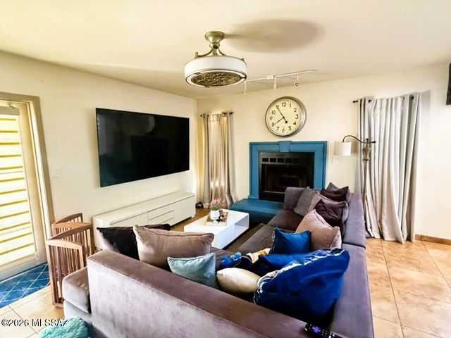 11531 N Eagle Peak Drive N, Tucson, AZ 85737
