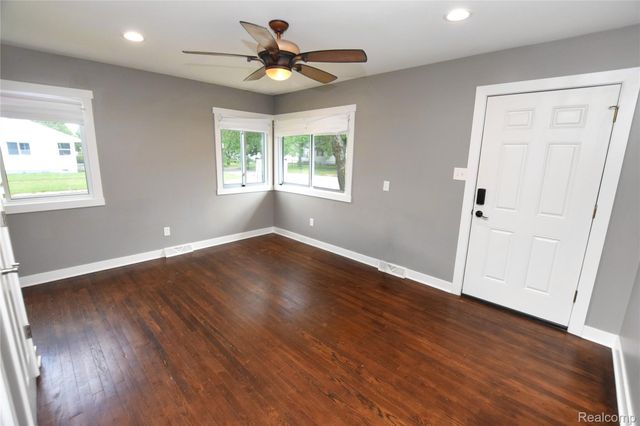 3749 Ivanhoe Avenue, Flint, MI 48506