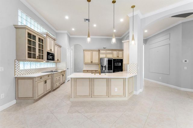 8168 Valhalla Drive, Delray Beach, FL 33446