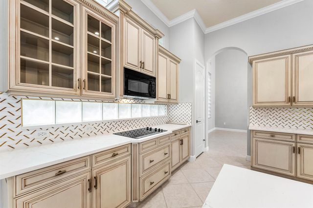 8168 Valhalla Drive, Delray Beach, FL 33446