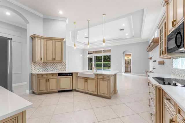 8168 Valhalla Drive, Delray Beach, FL 33446