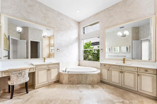 8168 Valhalla Drive, Delray Beach, FL 33446