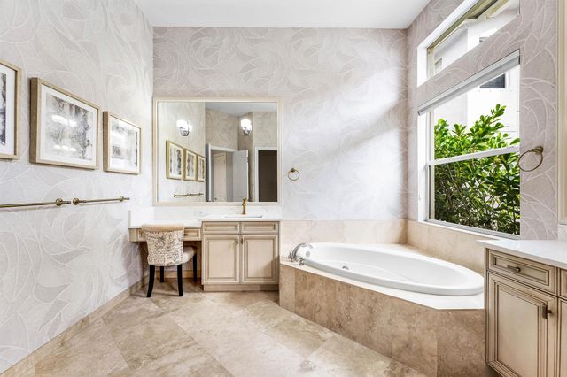 8168 Valhalla Drive, Delray Beach, FL 33446