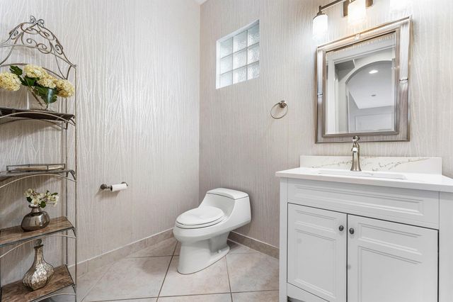 8168 Valhalla Drive, Delray Beach, FL 33446