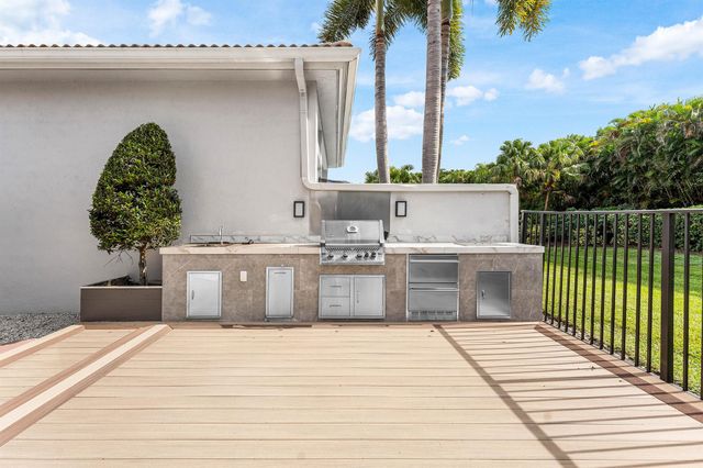 8168 Valhalla Drive, Delray Beach, FL 33446
