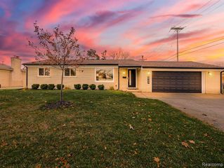 8988 Pere Avenue, Livonia, MI 48150