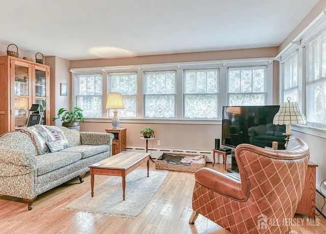 5 llewellyn Place, New Brunswick, NJ 08901