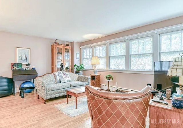 5 llewellyn Place, New Brunswick, NJ 08901