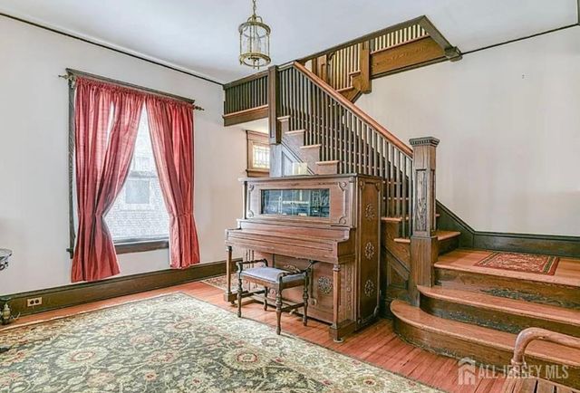 5 llewellyn Place, New Brunswick, NJ 08901