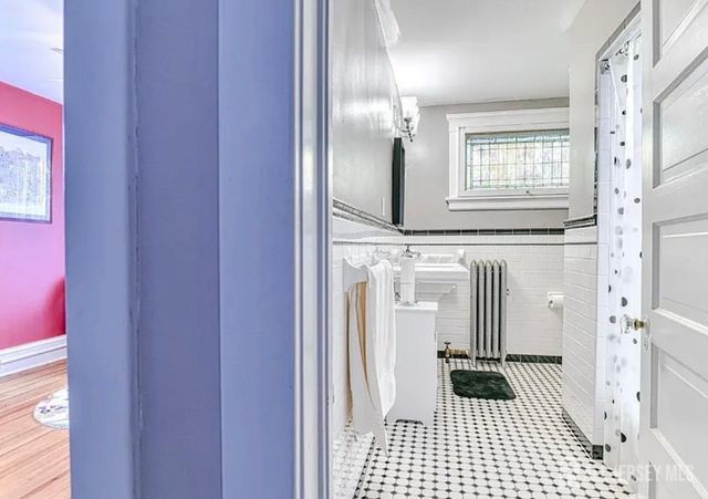 5 llewellyn Place, New Brunswick, NJ 08901