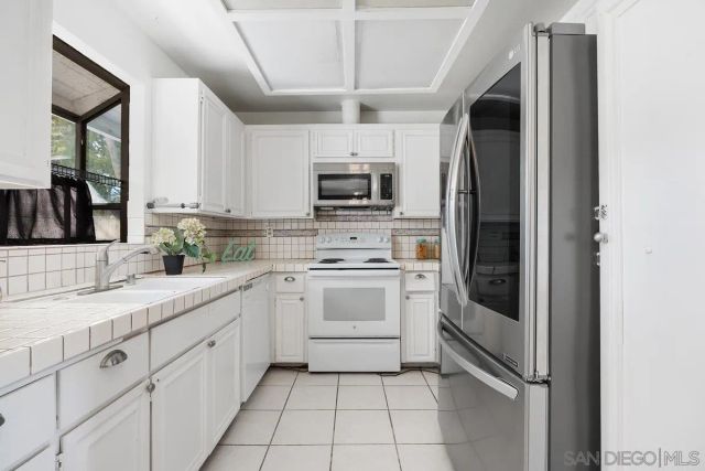 1940 Fairway Circle Dr, San Marcos, CA 92078