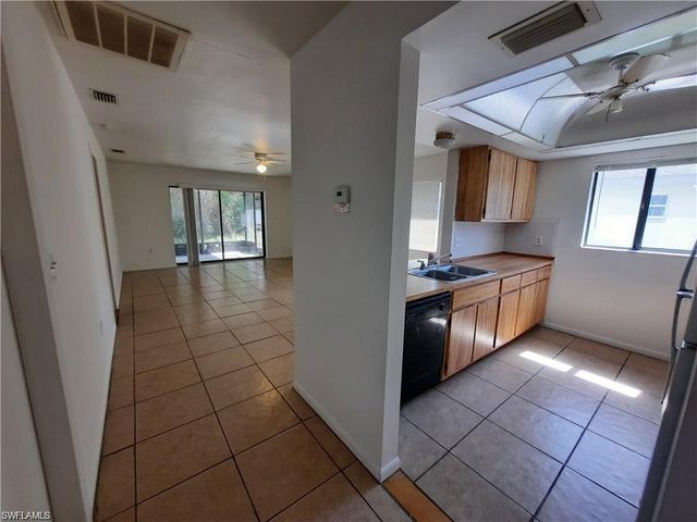 937 SE 24th AVE A, Cape Coral, FL 33990