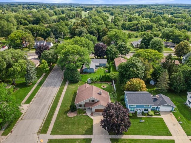 705 Sunset DRIVE, Hartford, WI 53027