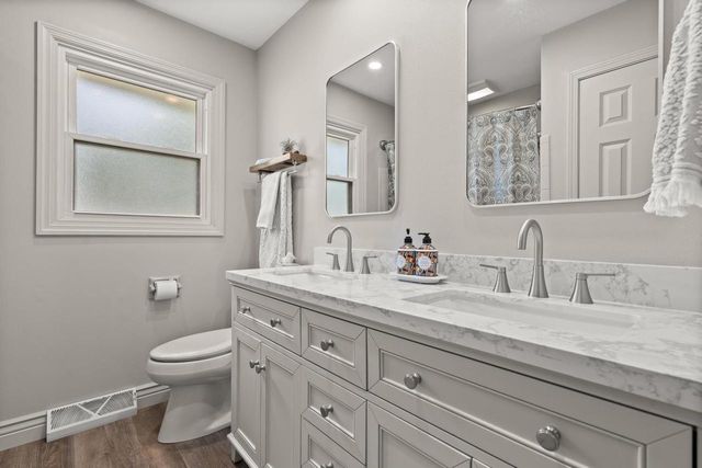 705 Sunset DRIVE, Hartford, WI 53027