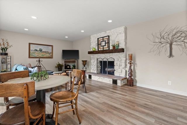 705 Sunset DRIVE, Hartford, WI 53027