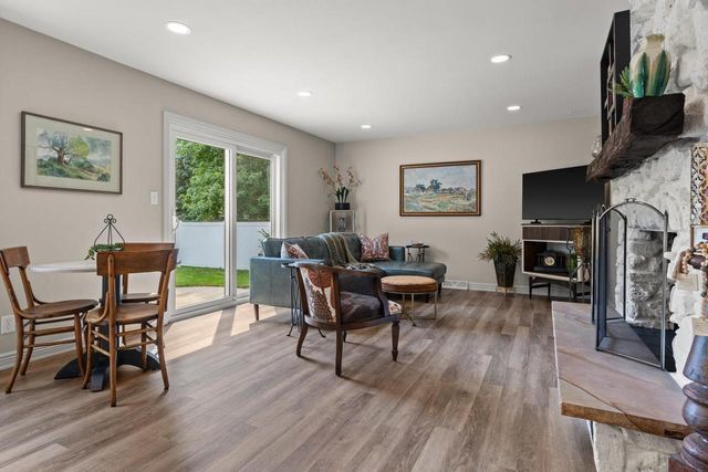 705 Sunset DRIVE, Hartford, WI 53027