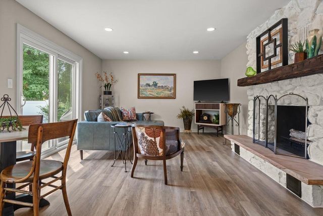 705 Sunset DRIVE, Hartford, WI 53027