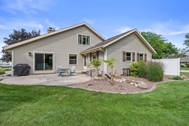 705 Sunset DRIVE, Hartford, WI 53027