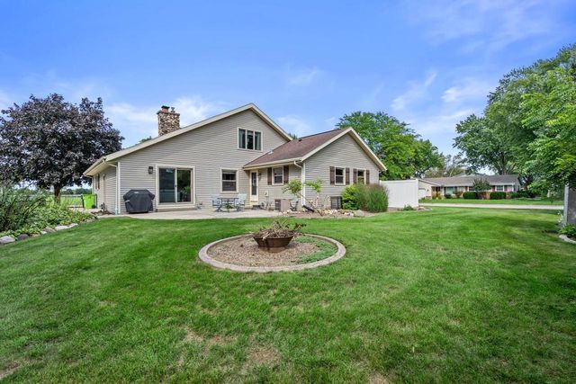 705 Sunset DRIVE, Hartford, WI 53027