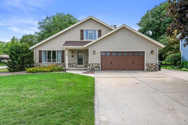705 Sunset DRIVE, Hartford, WI 53027