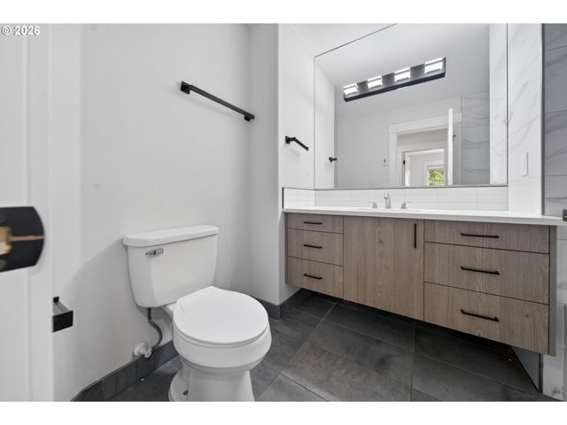 10012 Ne 104TH Ave, Vancouver, WA 98662