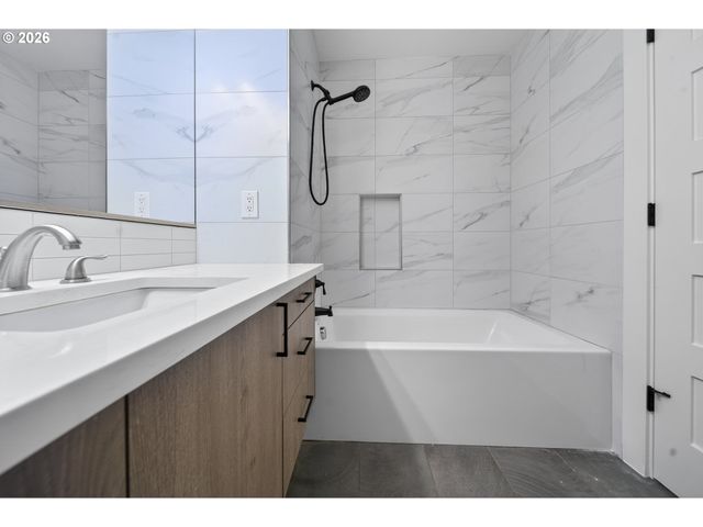 10012 Ne 104TH Ave, Vancouver, WA 98662