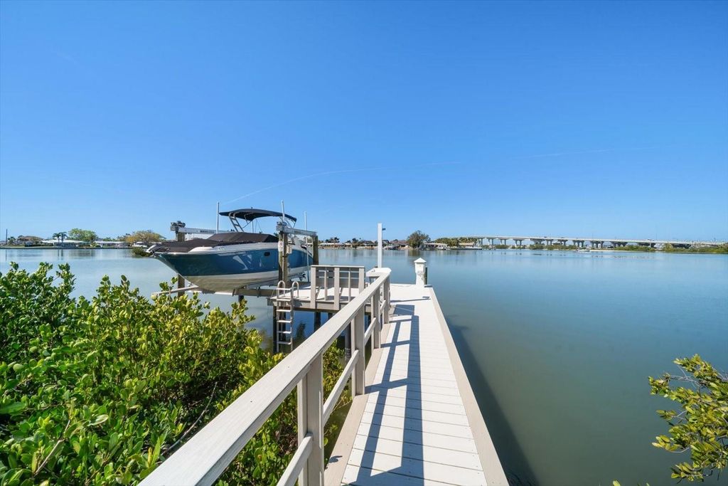 Image 48 of property listing at 110 HARBOR VIEW LANE, Belleair Bluffs, FL 33770