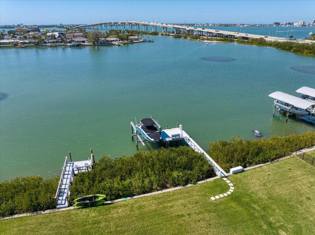 Image 8 of property listing at 110 HARBOR VIEW LANE, Belleair Bluffs, FL 33770
