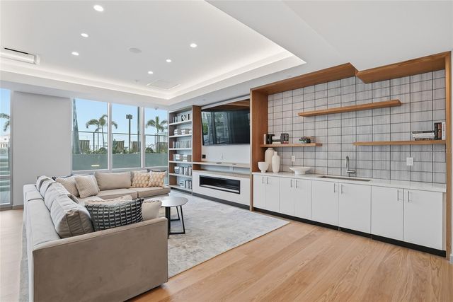 400 CENTRAL AVENUE 303, St Petersburg, FL 33701