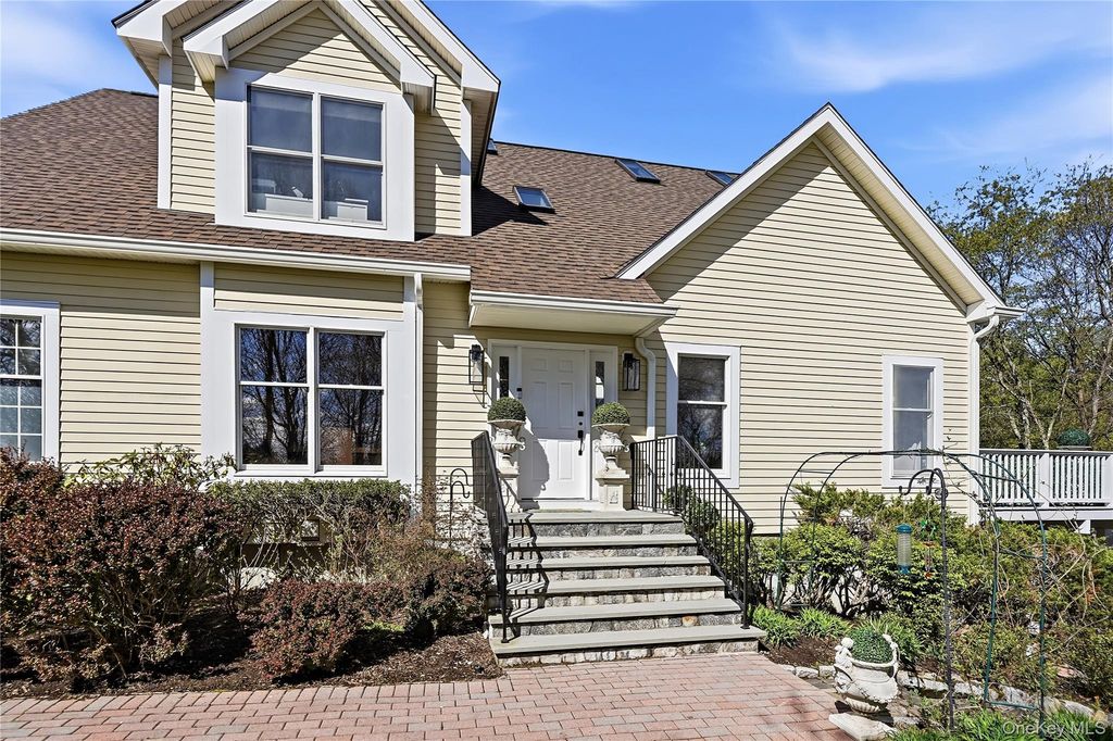 25 Hopkins Lane, Armonk, NY 10504