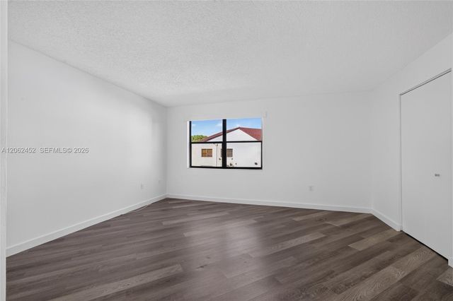 9429 Fontainebleau Blvd 201-33, Miami, FL 33172
