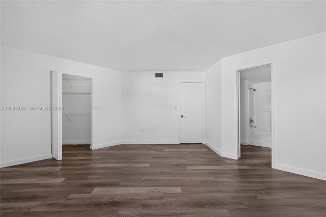 9429 Fontainebleau Blvd 201-33, Miami, FL 33172