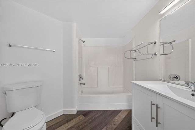 9429 Fontainebleau Blvd 201-33, Miami, FL 33172