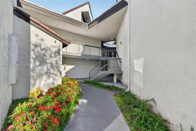 9429 Fontainebleau Blvd 201-33, Miami, FL 33172