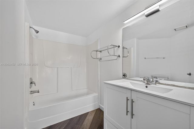 9429 Fontainebleau Blvd 201-33, Miami, FL 33172