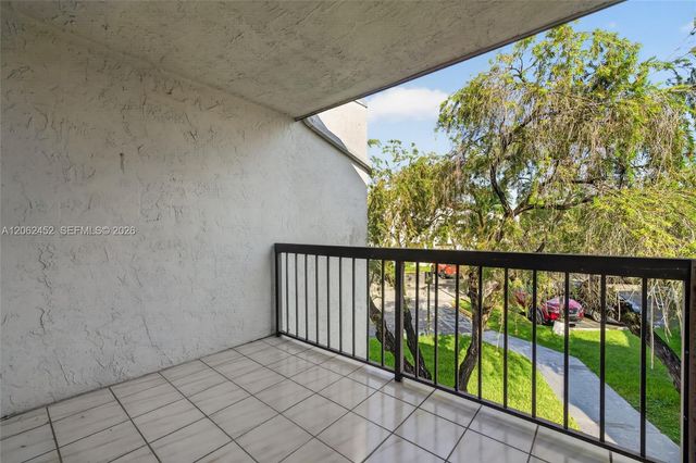9429 Fontainebleau Blvd 201-33, Miami, FL 33172