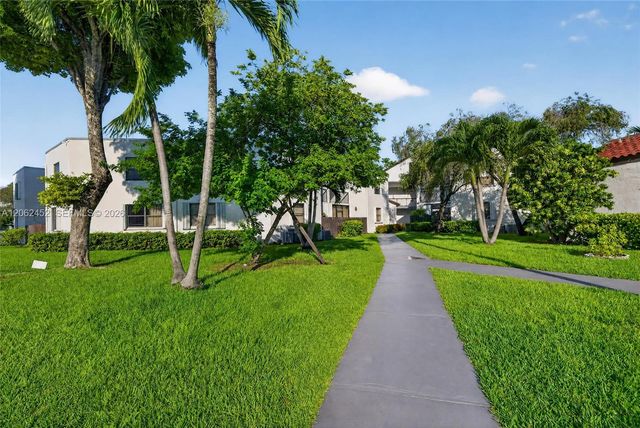 9429 Fontainebleau Blvd 201-33, Miami, FL 33172