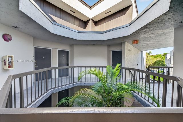 9429 Fontainebleau Blvd 201-33, Miami, FL 33172