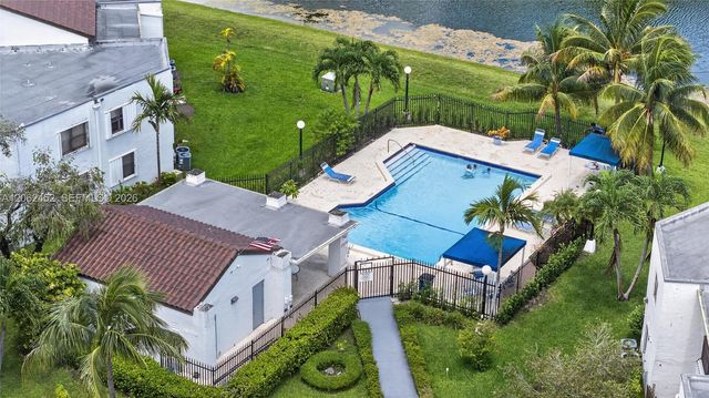 9429 Fontainebleau Blvd 201-33, Miami, FL 33172